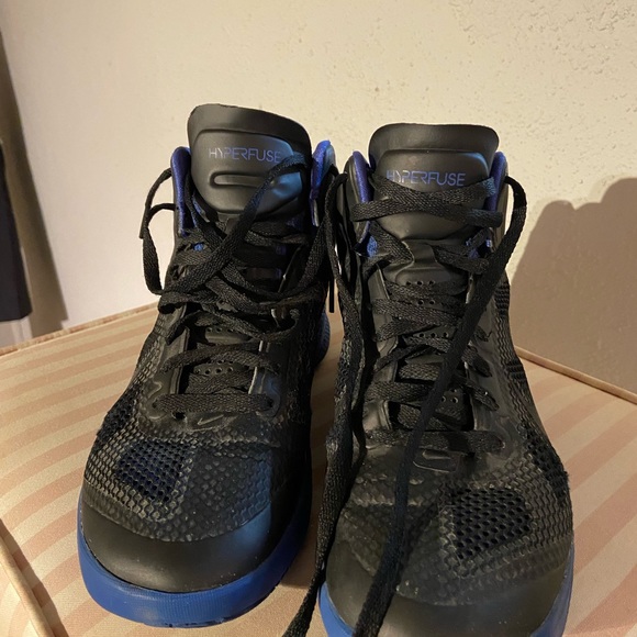 Men’s Nike Hyperfuse Basketball Shoes - Picture 2 of 4